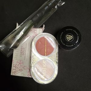 Laruce brush with powder